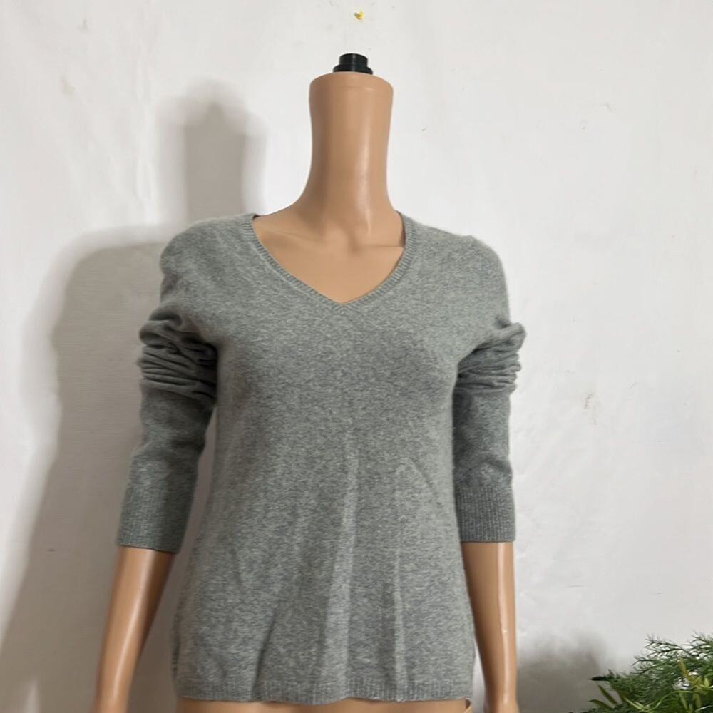 UNIQLO CASHMERE GRAY‎ SWEATER SIZE L